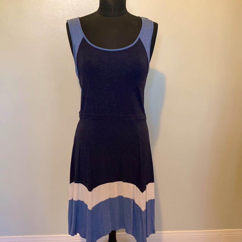 This stylin dress screams stretch and comfort!